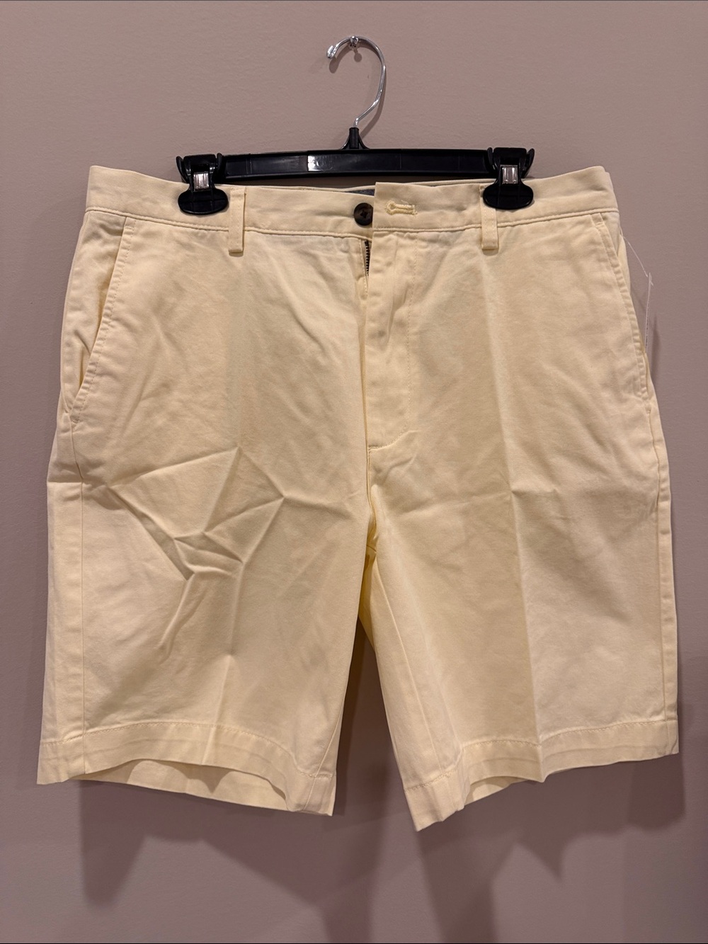 Amazon Essentials Cream Flat-Front Men's Shorts